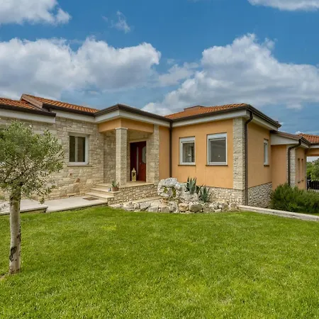 Ravina Villa Radmani
